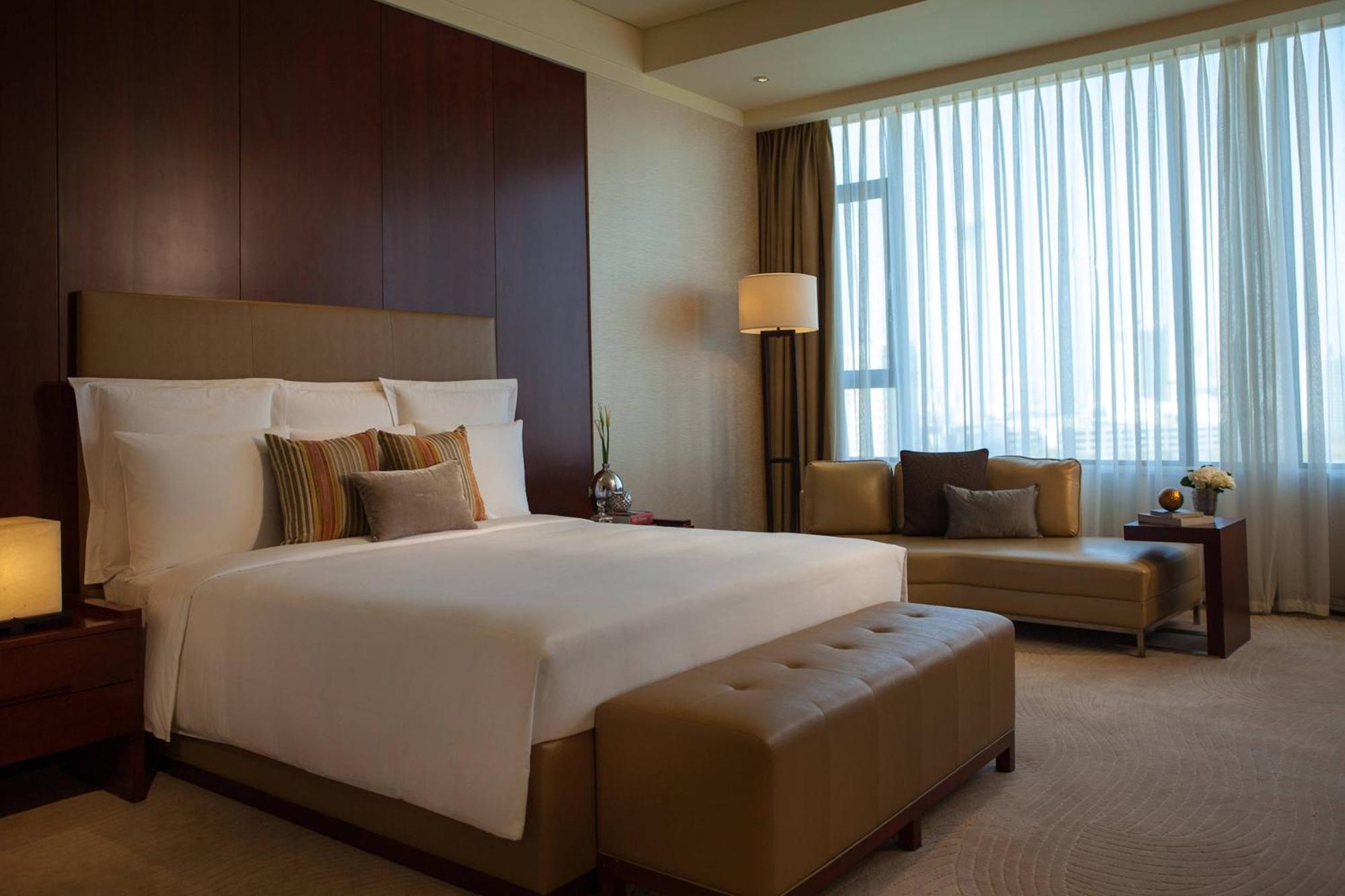Renaissance Tianjin Lakeview Hotel Exterior photo
